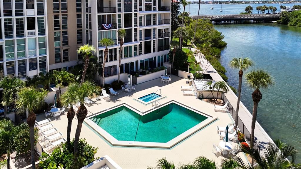 For Rent: $2,750 (2 beds, 2 baths, 1230 Square Feet)