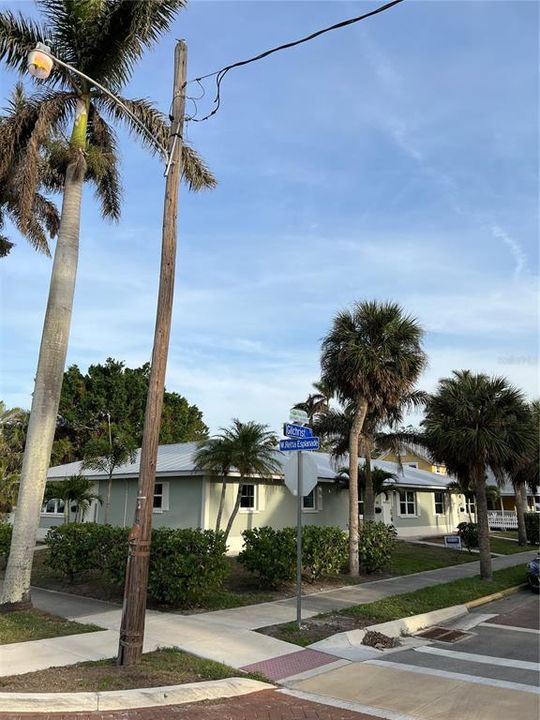 For Rent: $1,750 (2 beds, 1 baths, 1020 Square Feet)