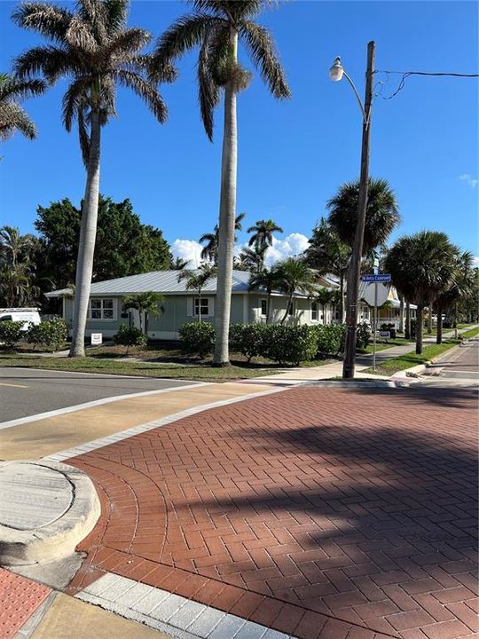 For Rent: $1,750 (2 beds, 1 baths, 1020 Square Feet)
