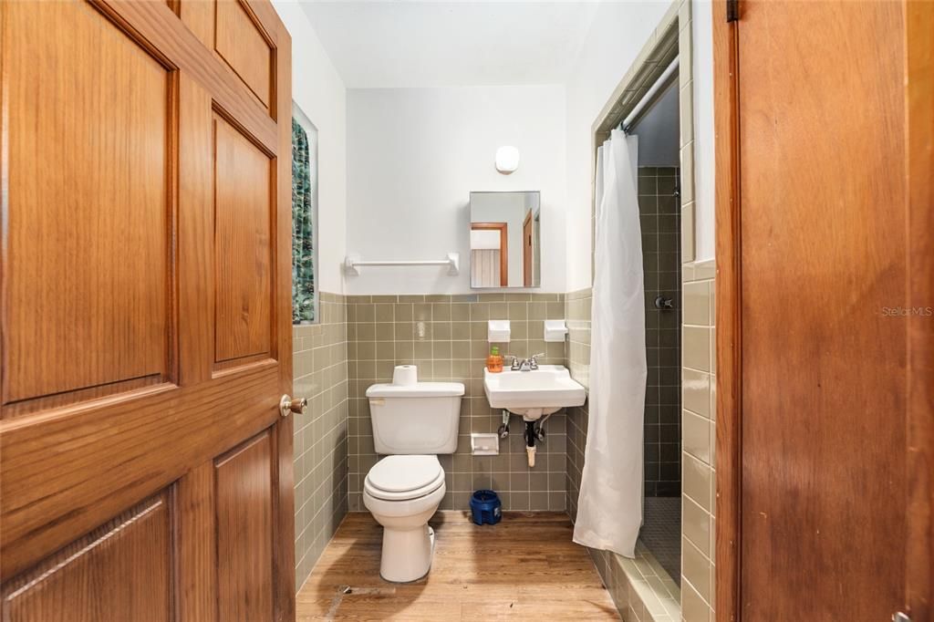 For Sale: $289,000 (2 beds, 2 baths, 1378 Square Feet)