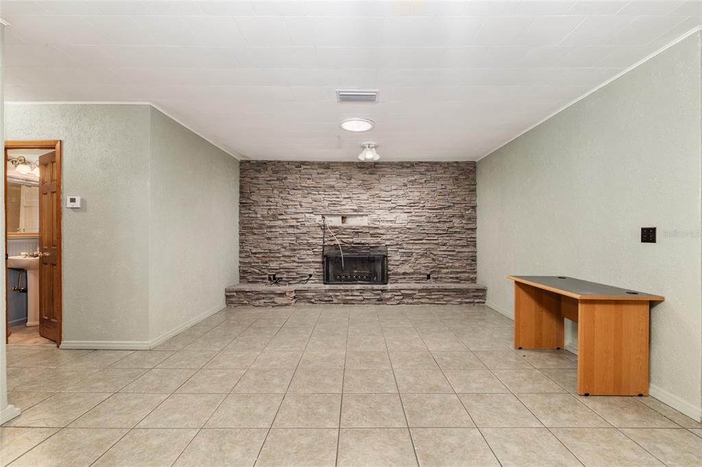 For Sale: $289,000 (2 beds, 2 baths, 1378 Square Feet)