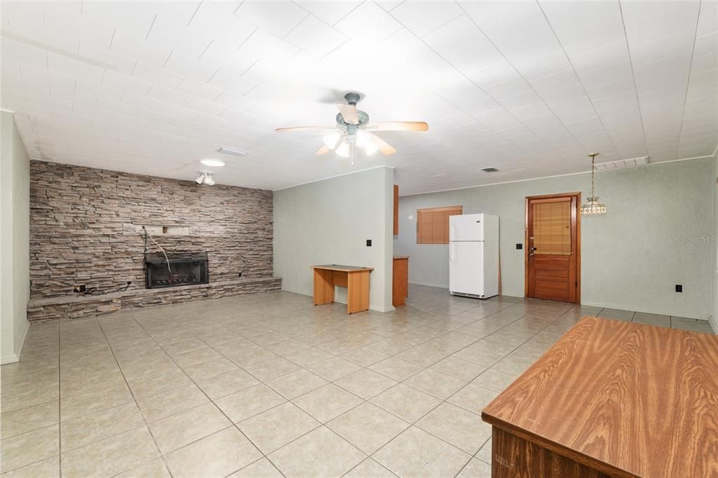 For Sale: $289,000 (2 beds, 2 baths, 1378 Square Feet)