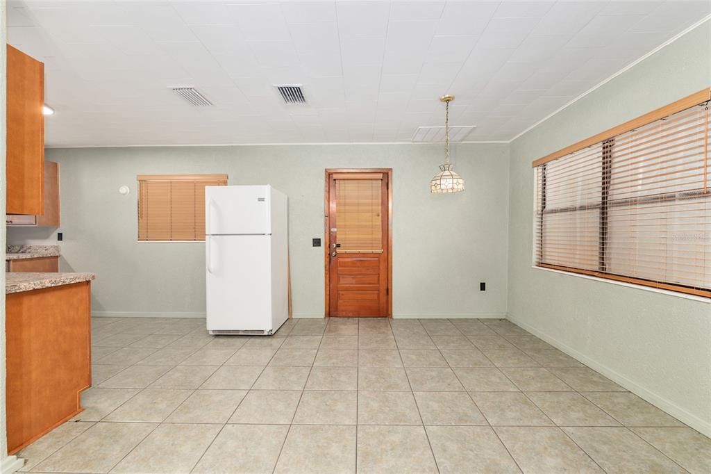 For Sale: $289,000 (2 beds, 2 baths, 1378 Square Feet)