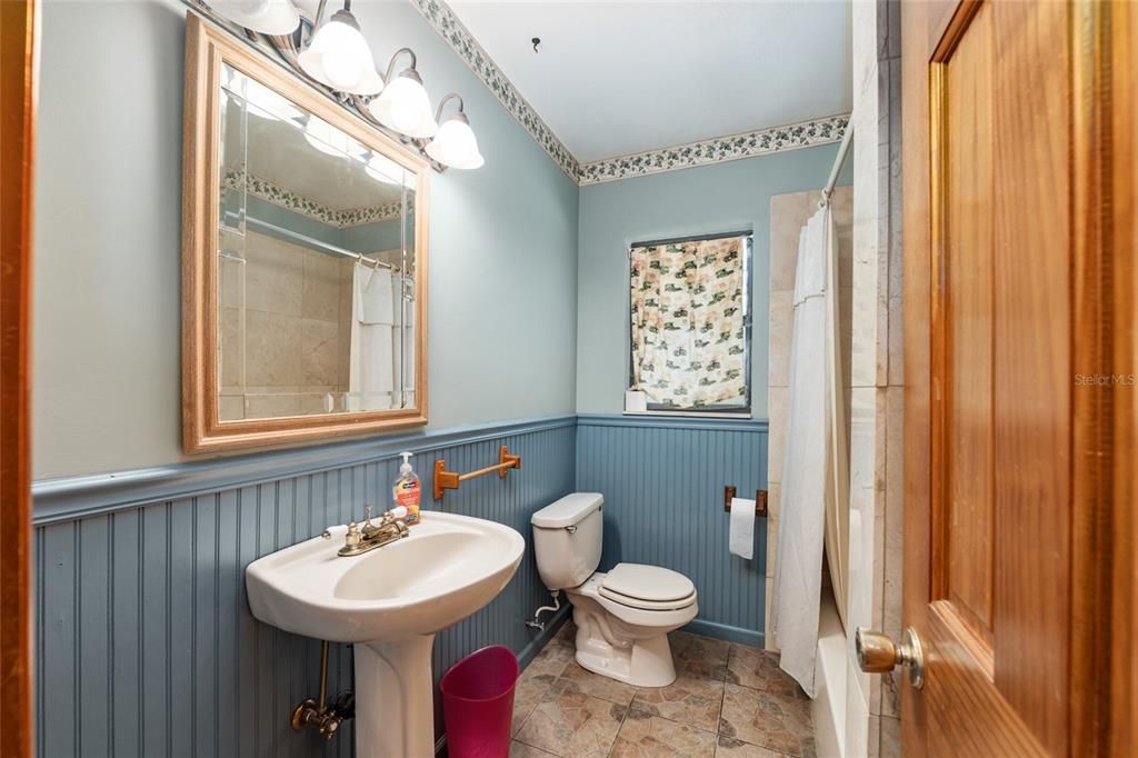 For Sale: $289,000 (2 beds, 2 baths, 1378 Square Feet)
