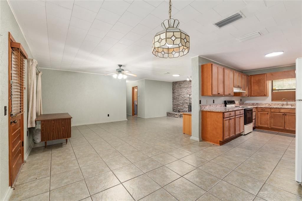 For Sale: $289,000 (2 beds, 2 baths, 1378 Square Feet)