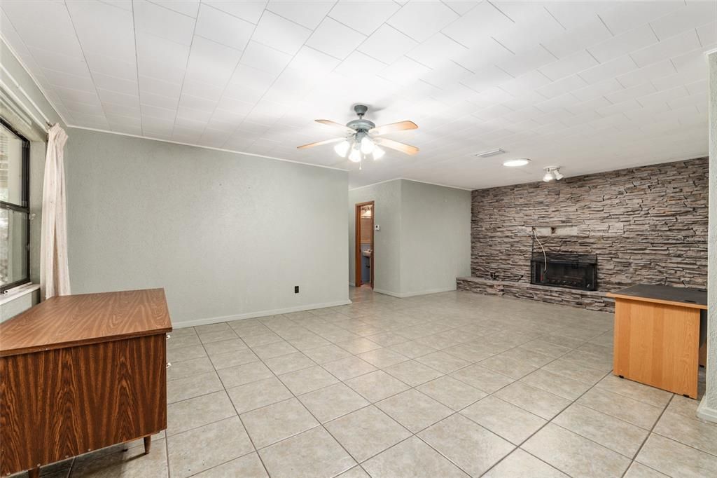For Sale: $289,000 (2 beds, 2 baths, 1378 Square Feet)