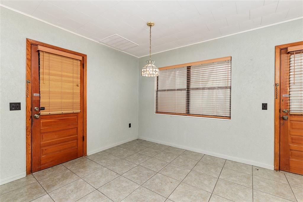 For Sale: $289,000 (2 beds, 2 baths, 1378 Square Feet)