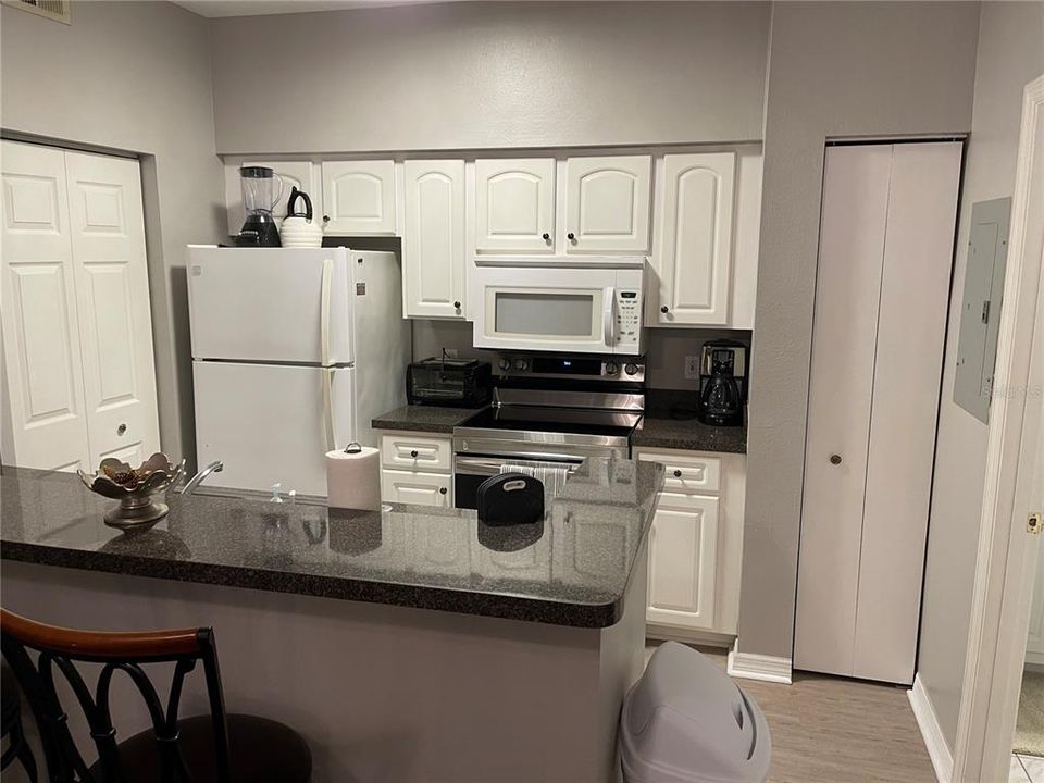 For Rent: $1,950 (1 beds, 1 baths, 672 Square Feet)