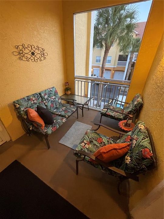 For Rent: $1,950 (1 beds, 1 baths, 672 Square Feet)