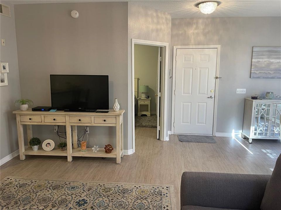 For Rent: $1,950 (1 beds, 1 baths, 672 Square Feet)