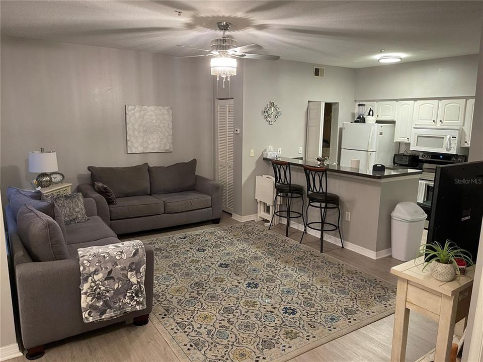 For Rent: $1,950 (1 beds, 1 baths, 672 Square Feet)