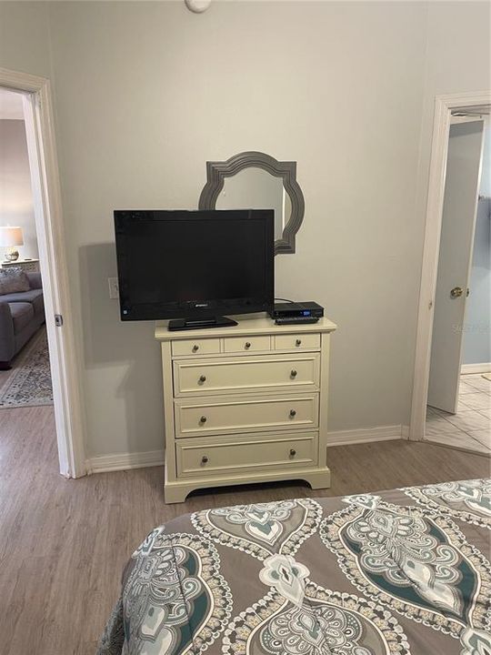For Rent: $1,950 (1 beds, 1 baths, 672 Square Feet)