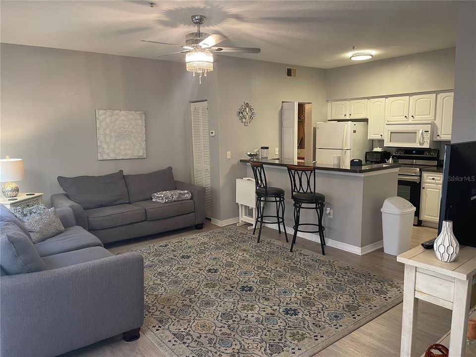 For Rent: $1,950 (1 beds, 1 baths, 672 Square Feet)