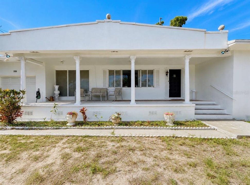 Active With Contract: $2,300 (3 beds, 1 baths, 1408 Square Feet)