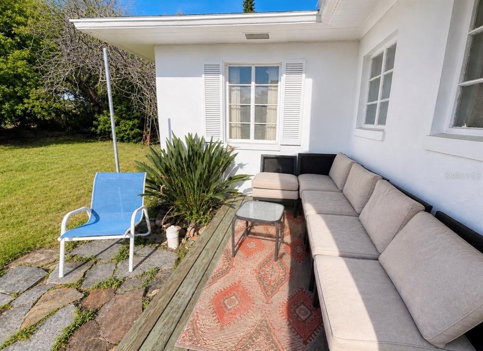 Active With Contract: $2,300 (3 beds, 1 baths, 1408 Square Feet)