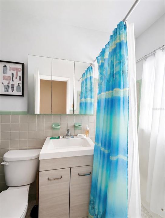 Active With Contract: $2,300 (3 beds, 1 baths, 1408 Square Feet)