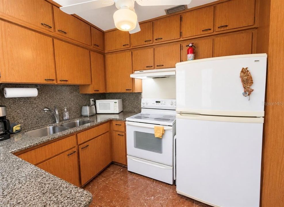 Active With Contract: $2,300 (3 beds, 1 baths, 1408 Square Feet)