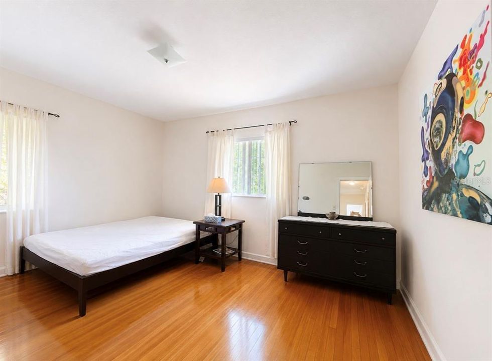 Active With Contract: $2,300 (3 beds, 1 baths, 1408 Square Feet)