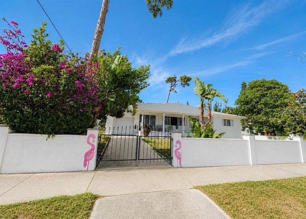 Active With Contract: $2,300 (3 beds, 1 baths, 1408 Square Feet)