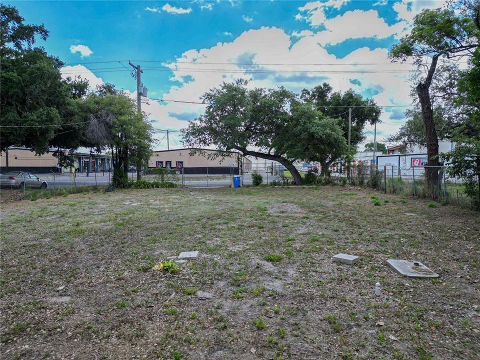 На продажу: $79,000 (0.24 acres)