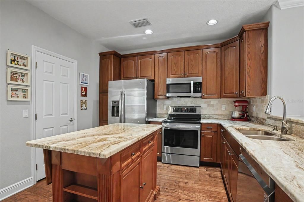 For Sale: $395,000 (3 beds, 2 baths, 1700 Square Feet)