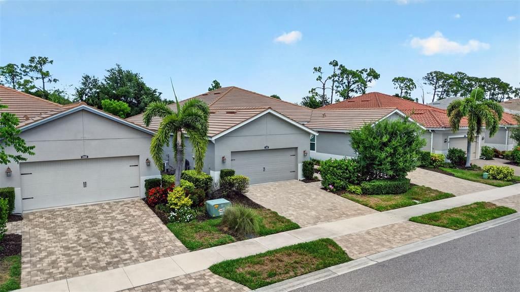 For Sale: $369,000 (2 beds, 2 baths, 1687 Square Feet)