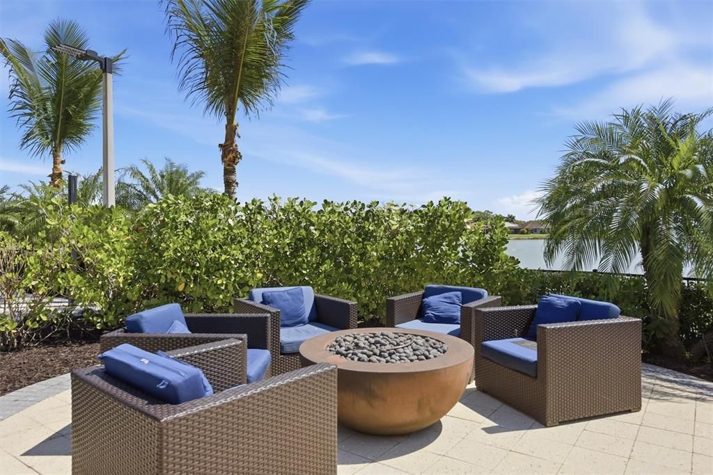 For Sale: $369,000 (2 beds, 2 baths, 1687 Square Feet)