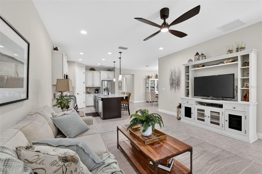 For Sale: $369,000 (2 beds, 2 baths, 1687 Square Feet)