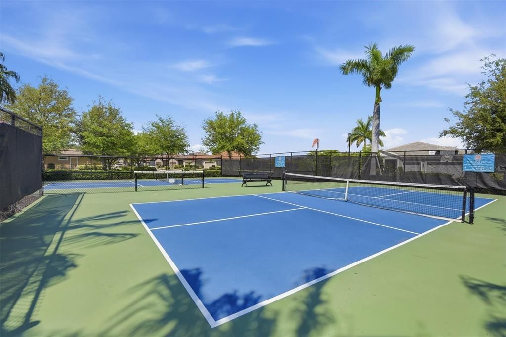 For Sale: $369,000 (2 beds, 2 baths, 1687 Square Feet)