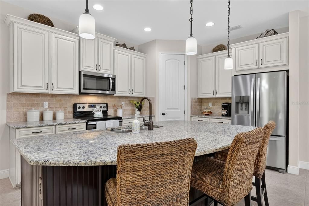 For Sale: $369,000 (2 beds, 2 baths, 1687 Square Feet)