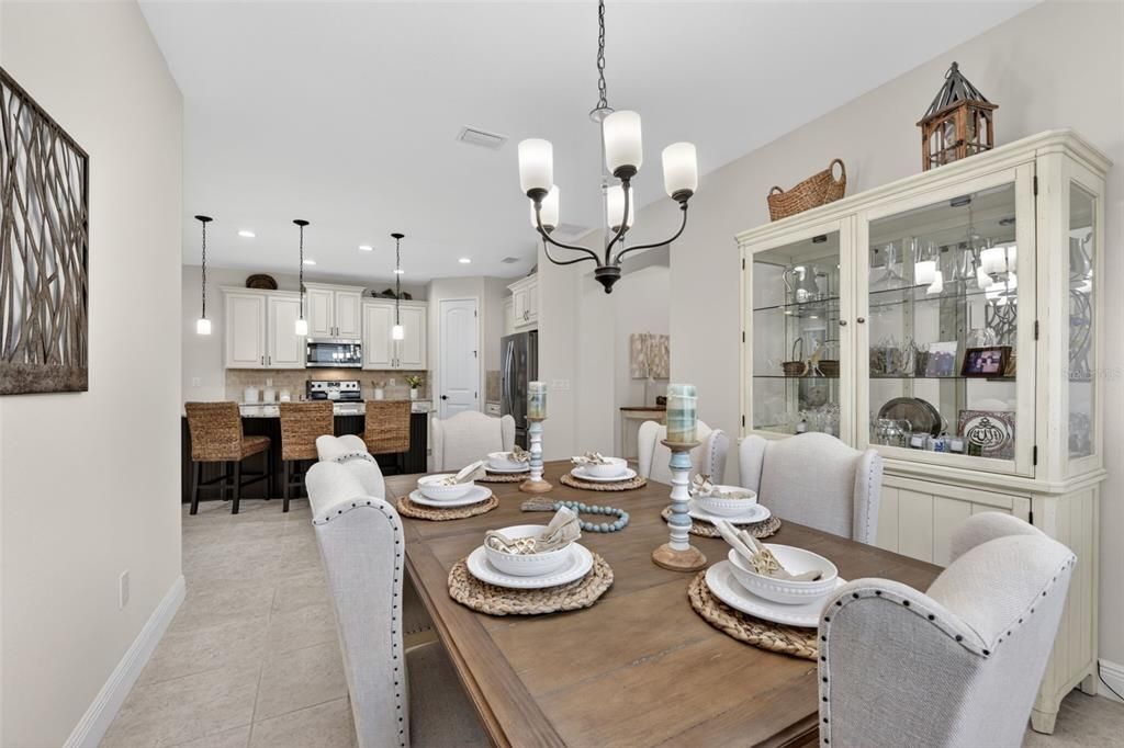 For Sale: $369,000 (2 beds, 2 baths, 1687 Square Feet)