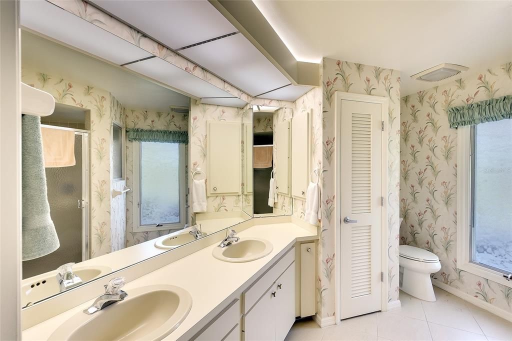 For Sale: $335,000 (3 beds, 2 baths, 2223 Square Feet)