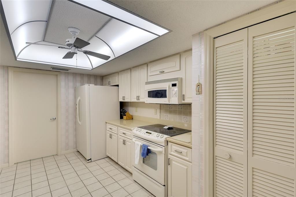 For Sale: $335,000 (3 beds, 2 baths, 2223 Square Feet)