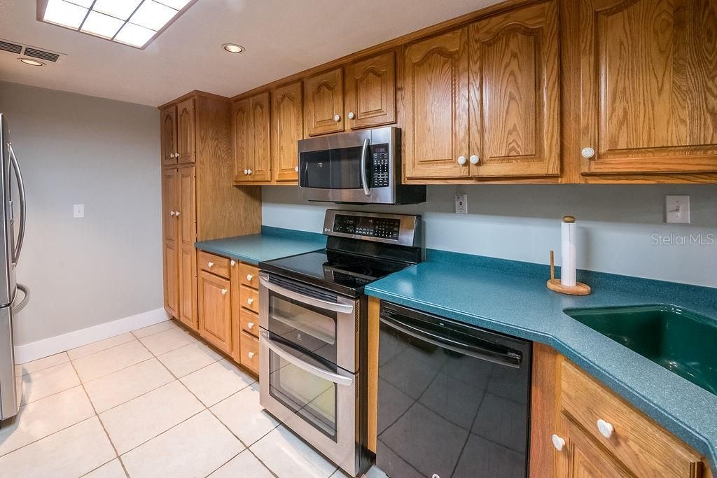En Venta: $400,000 (3 camas, 3 baños, 1820 Pies cuadrados)