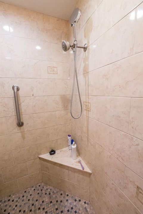 En Venta: $400,000 (3 camas, 3 baños, 1820 Pies cuadrados)