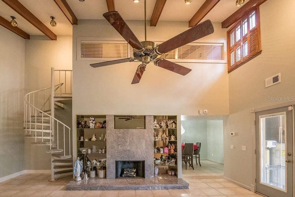 En Venta: $400,000 (3 camas, 3 baños, 1820 Pies cuadrados)