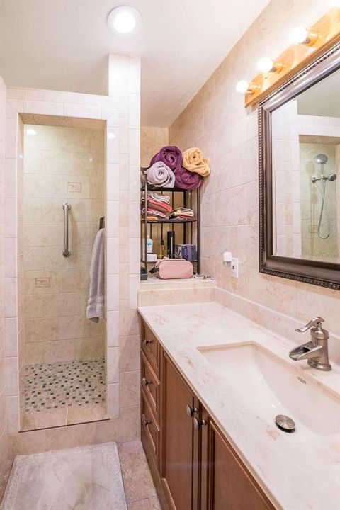 En Venta: $400,000 (3 camas, 3 baños, 1820 Pies cuadrados)