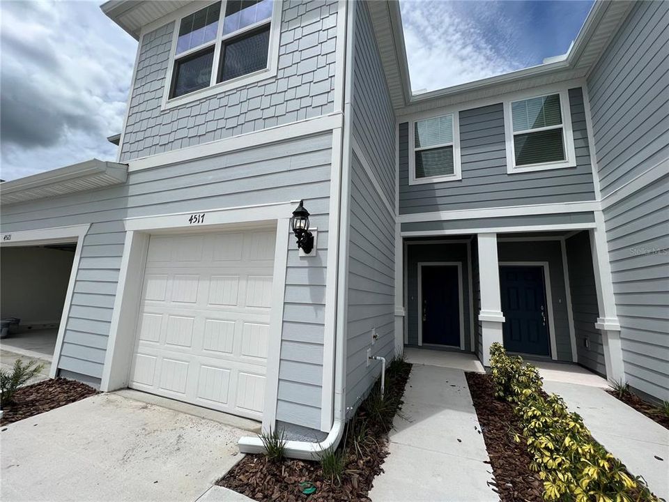 For Rent: $2,199 (3 beds, 2 baths, 1699 Square Feet)