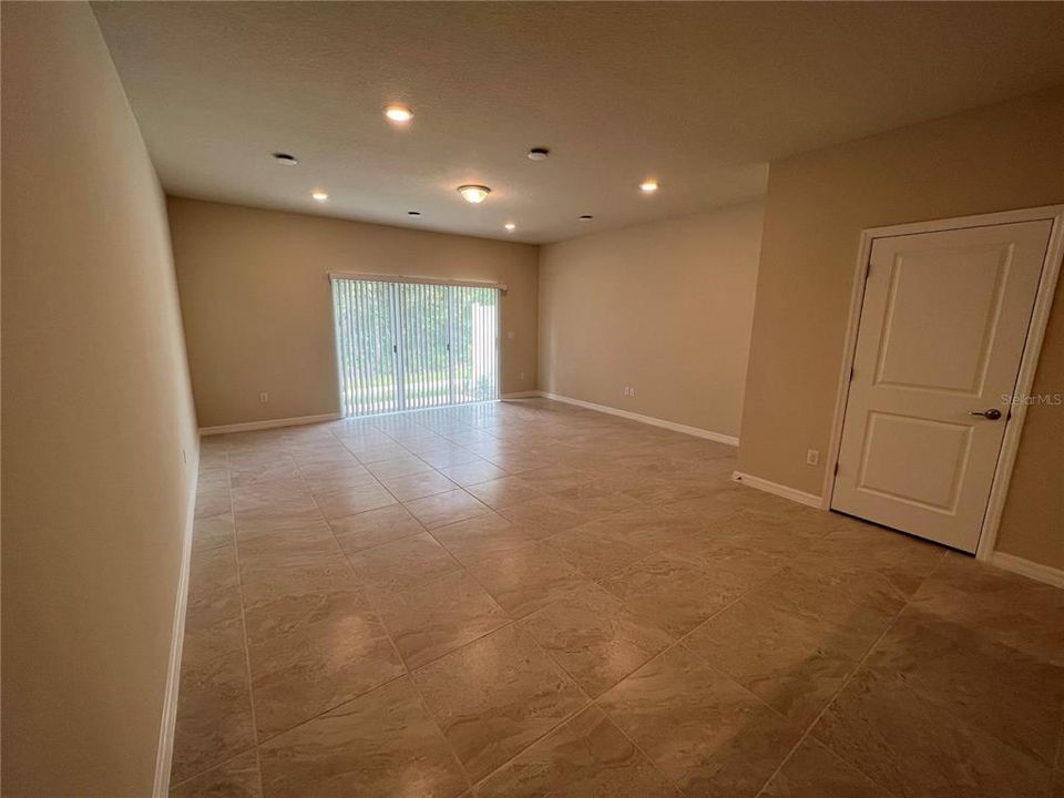For Rent: $2,199 (3 beds, 2 baths, 1699 Square Feet)