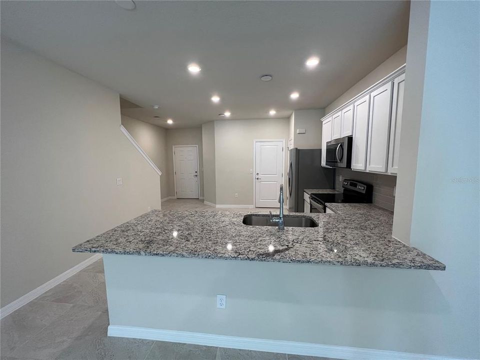 For Rent: $2,199 (3 beds, 2 baths, 1699 Square Feet)