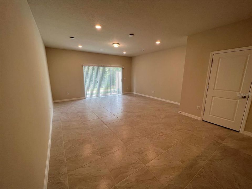 For Rent: $2,199 (3 beds, 2 baths, 1699 Square Feet)