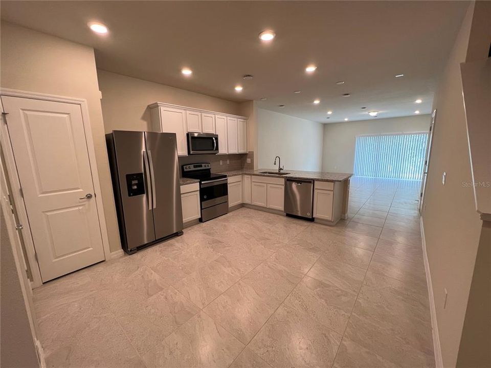 For Rent: $2,199 (3 beds, 2 baths, 1699 Square Feet)