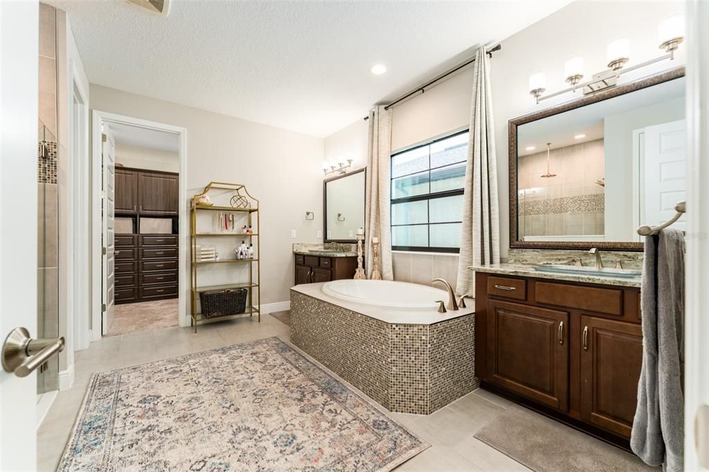 En Venta: $854,900 (5 camas, 4 baños, 3405 Pies cuadrados)