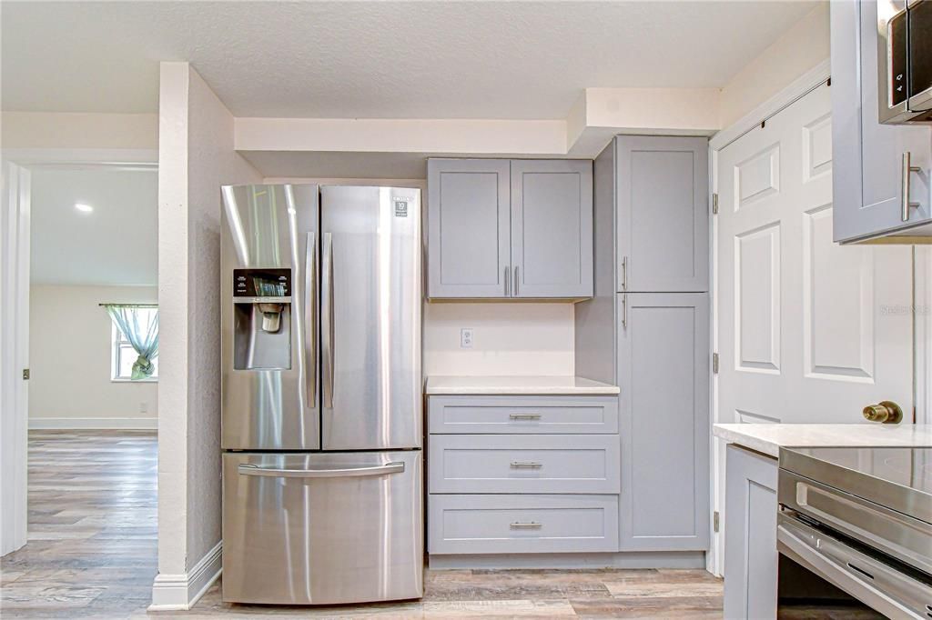 Active With Contract: $250,000 (2 beds, 2 baths, 740 Square Feet)