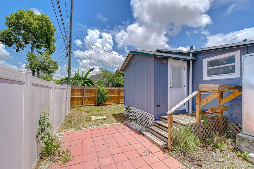 Active With Contract: $250,000 (2 beds, 2 baths, 740 Square Feet)