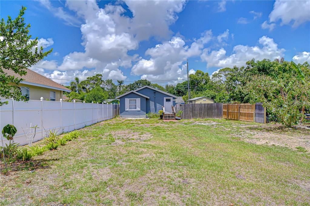 Active With Contract: $250,000 (2 beds, 2 baths, 740 Square Feet)