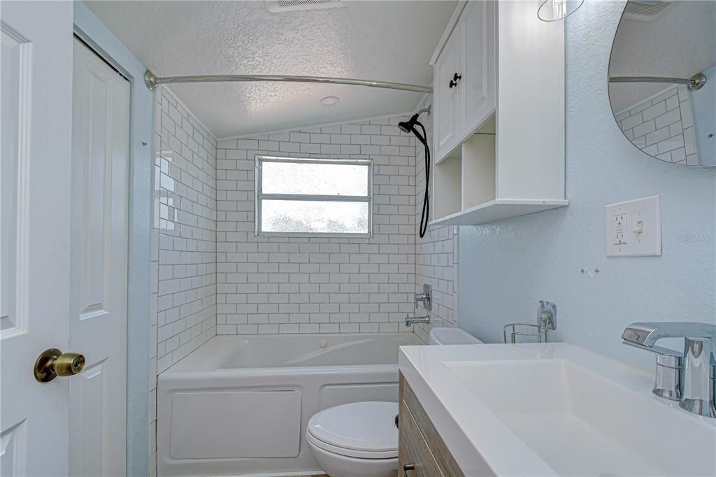 Active With Contract: $250,000 (2 beds, 2 baths, 740 Square Feet)