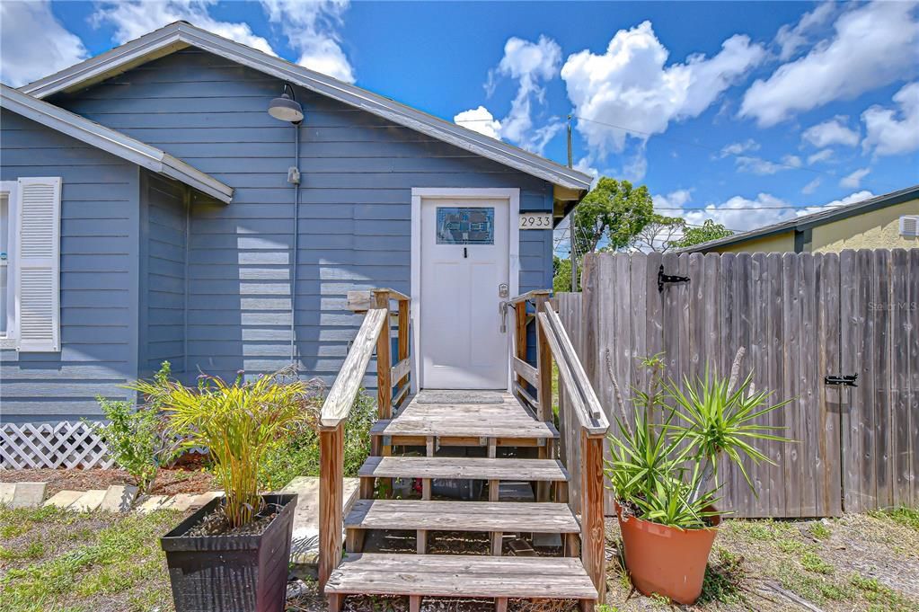 Active With Contract: $250,000 (2 beds, 2 baths, 740 Square Feet)