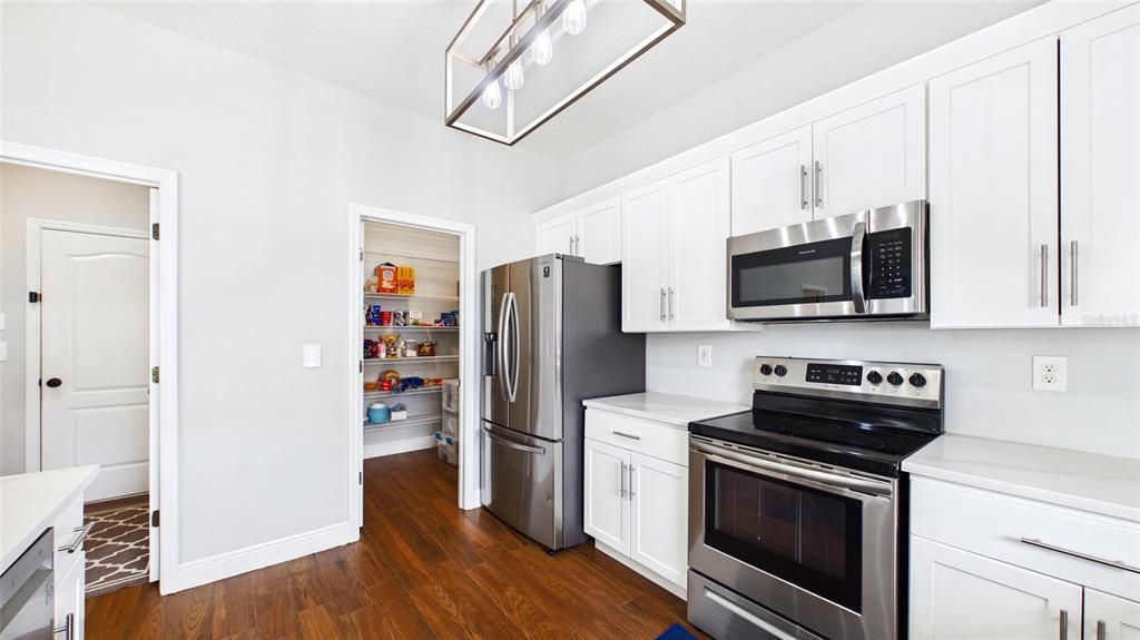 For Sale: $370,000 (4 beds, 2 baths, 2508 Square Feet)
