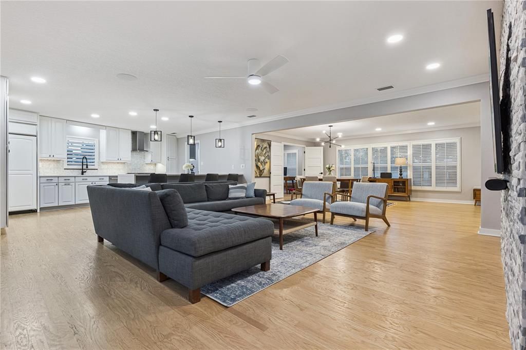 Activo con contrato: $995,000 (4 camas, 4 baños, 3397 Pies cuadrados)